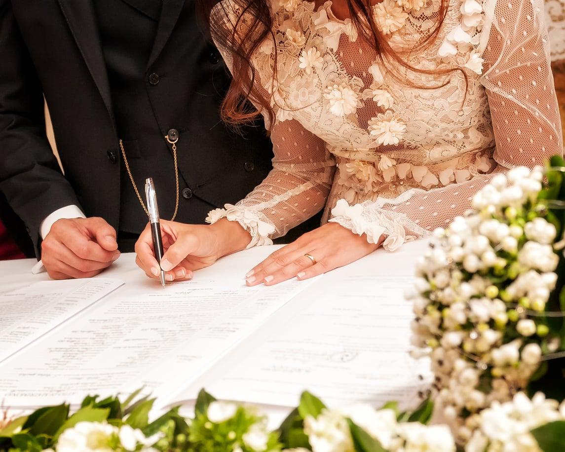 No me cambié el apellido al casarme y la reacción de un conocido me lo dijo todo — Boda