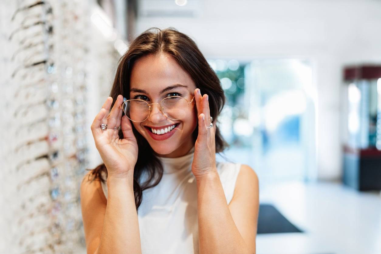 Brille rutscht ständig runter? Das ist der Grund – und so löst du das Problem wirklich