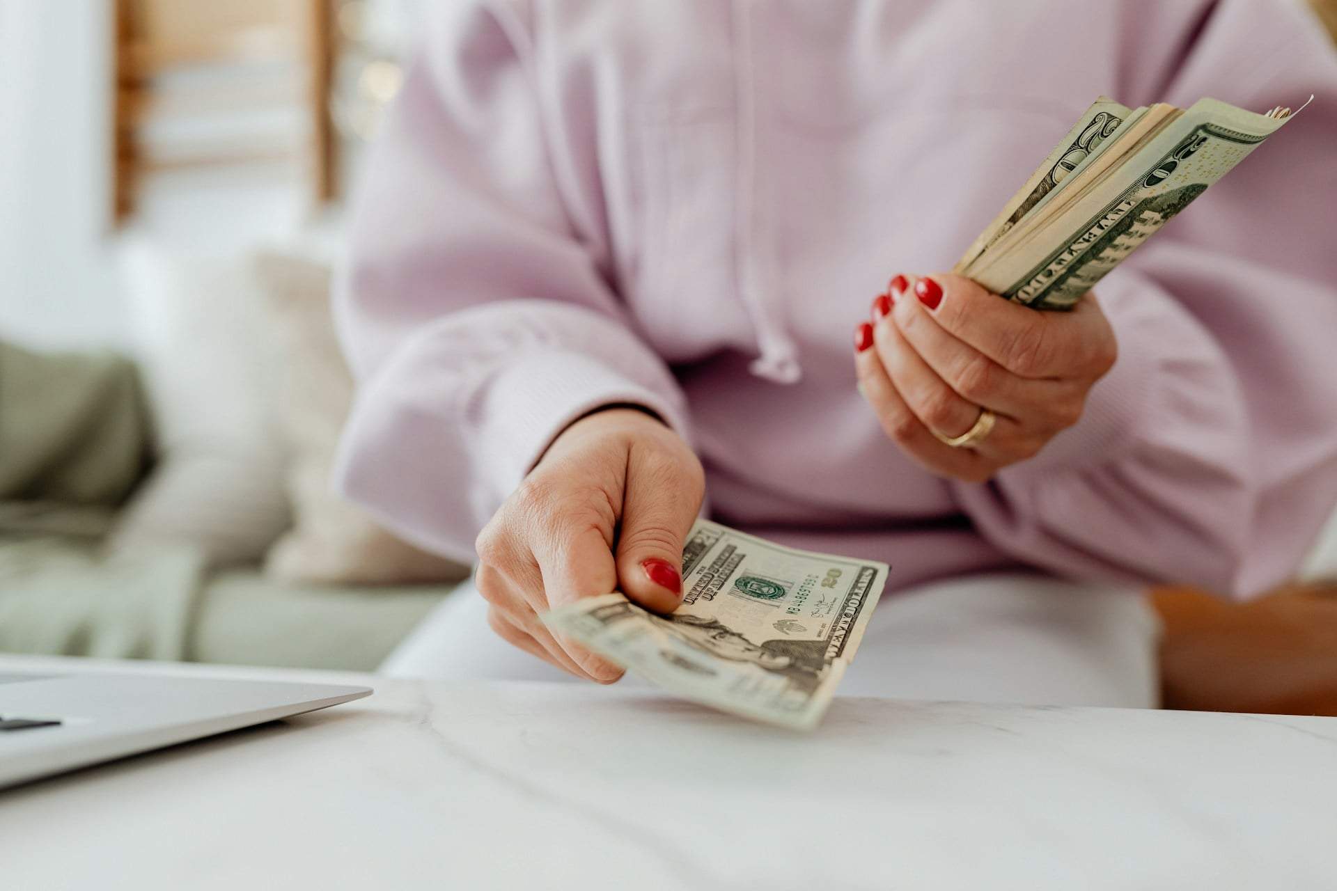 ¿Lluvia de dinero o apuros económicos? Esto dice tu horóscopo financiero de octubre — Estilo de vida