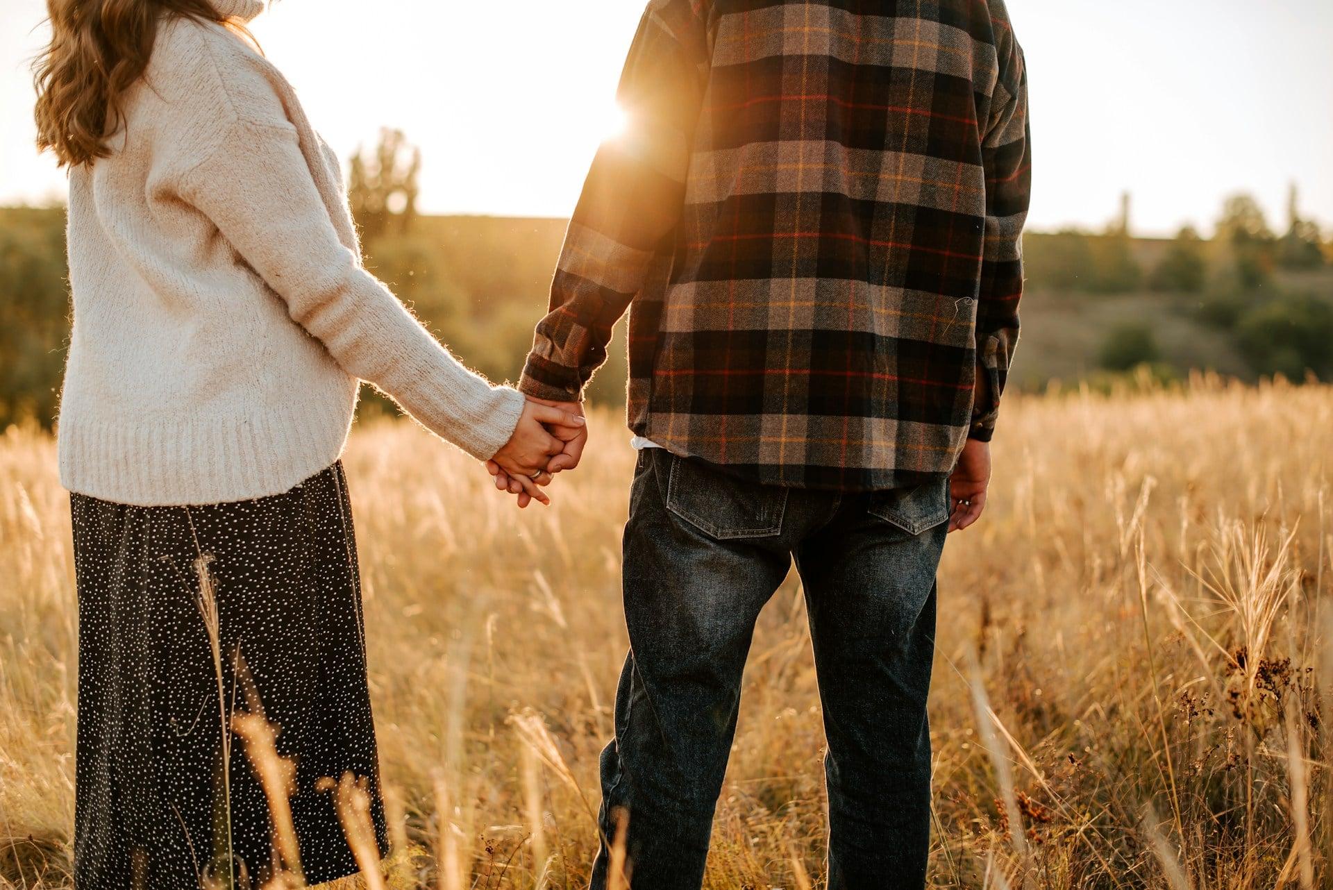 Ces 3 signes du zodiaque tombent lentement amoureux, mais c'est pour la vie — Mode de vie